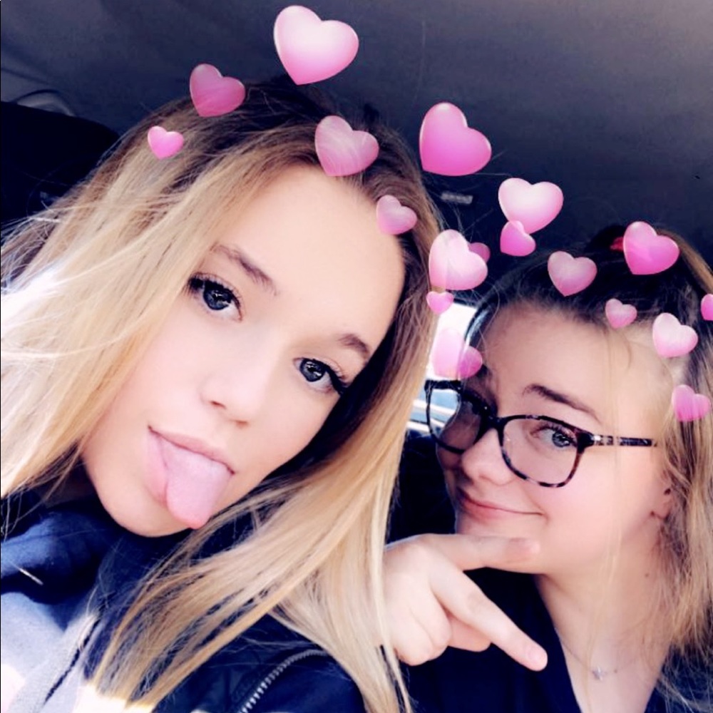 Go follow my sister 😁😁